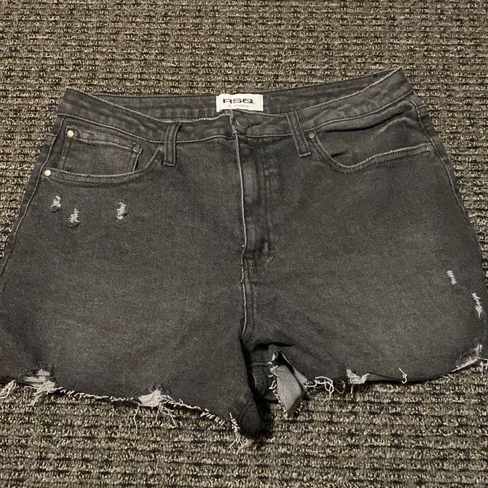 Tilly’s black curvy high rise jean shorts, size 32